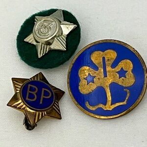 3 Vintage Girls Guides Girl Scout Pins Lord Baden Powell Trefoil 3rd Year